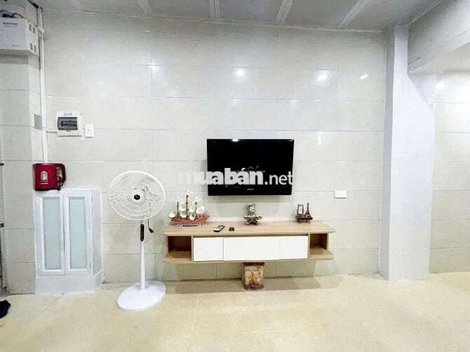 2.x tỷ, nhà TT Bùi Ngọc Dương, cạnh phố, tầng 1, 43m*2N, full nội thất