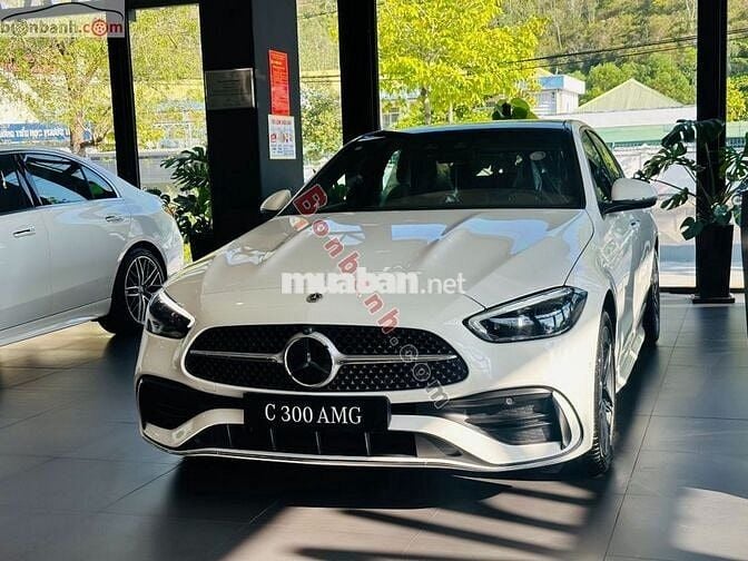 Mercedes Benz C300 AMG 2025 - 2 Tỷ 99 Triệu