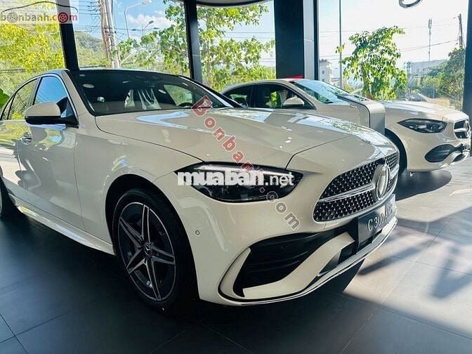 Mercedes Benz C300 AMG 2025 - 2 Tỷ 99 Triệu