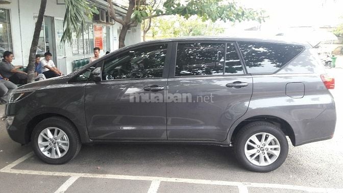 Cho thuê ngắn hạn,dài hạn xe innova 7 chỗ có tài