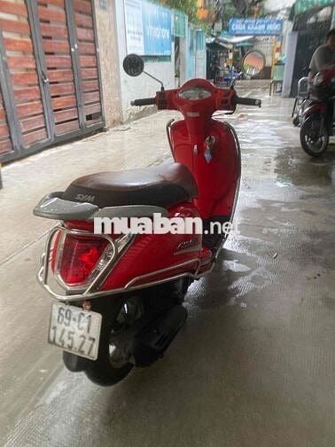 Elizabeth Fi xăng phun ngay chủ mua mới chưa bung