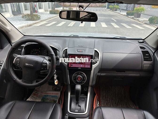 Isuzu Dmax 2.5AT 4x2 nổi tiếng bền tiết kiệm đẹp