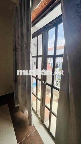 CHO THUÊ PHÒNG QUẬN 3 - LẦU 3 – LÔ GÓC CÓ BAN CÔNG – HẺM XE HƠI