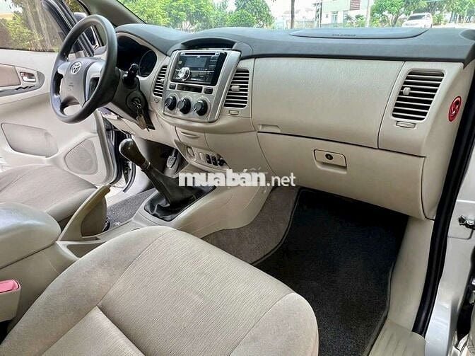 Toyota Innova 2016 2.0E - 100 km