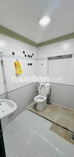 CHO THUÊ PHÒNG QUẬN 3 - LẦU 3 – LÔ GÓC CÓ BAN CÔNG – HẺM XE HƠI