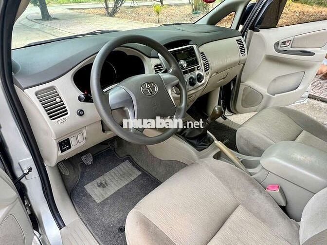 Toyota Innova 2016 2.0E - 100 km
