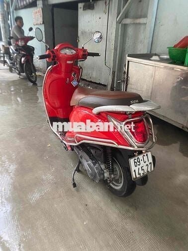 Elizabeth Fi xăng phun ngay chủ mua mới chưa bung