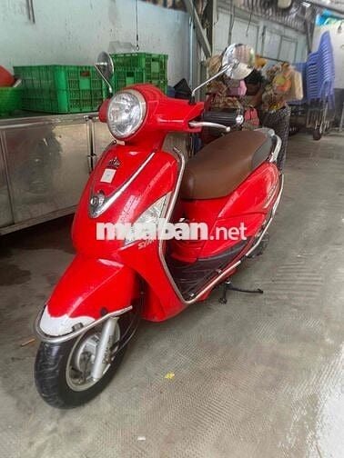 Elizabeth Fi xăng phun ngay chủ mua mới chưa bung