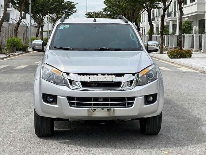 Isuzu Dmax 2.5AT 4x2 nổi tiếng bền tiết kiệm đẹp