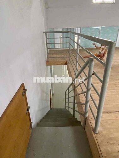 nhà hẽm 30/4 cách 100m đường oto sân oto 5x24m có gác