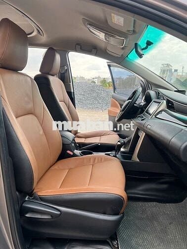 Toyota Innova 2016 2.0V mầu đồng ánh kim rất đẹp