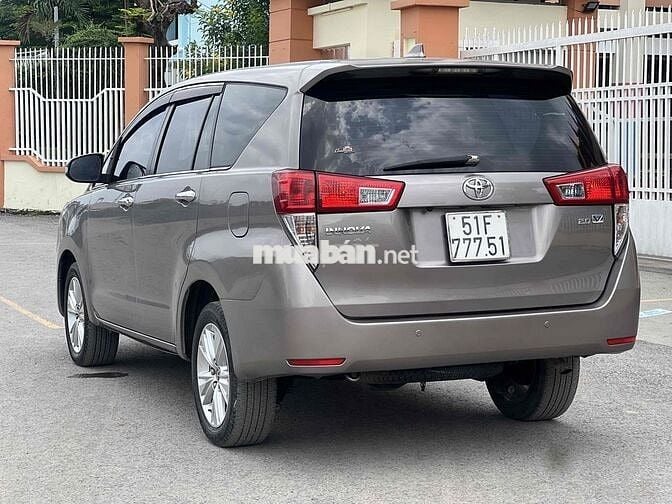 Toyota Innova 2016 2.0V - 83000 km