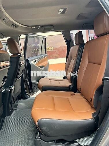Toyota Innova 2016 2.0V mầu đồng ánh kim rất đẹp