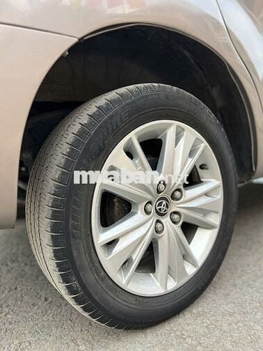 Toyota Innova 2016 2.0V mầu đồng ánh kim rất đẹp