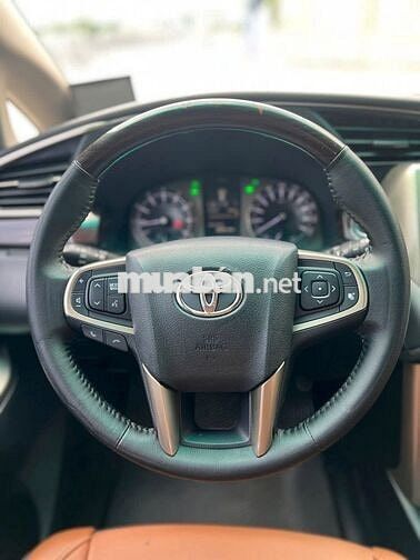Toyota Innova 2016 2.0V mầu đồng ánh kim rất đẹp