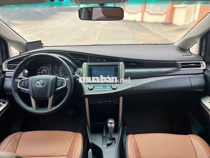 Toyota Innova 2016 2.0V mầu đồng ánh kim rất đẹp