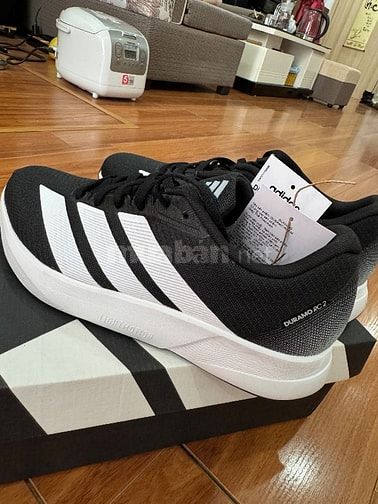 Cần pass lại giày adidas chính hãng