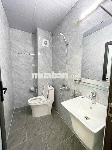 Bán nhà Nghĩa Dũng, dân xây 5 tầng, 20m2, 5.7tỷ