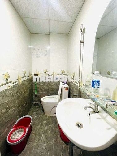 Cho thuê nhà lầu 3 pn 2wc gần chung cư Quân khu 7