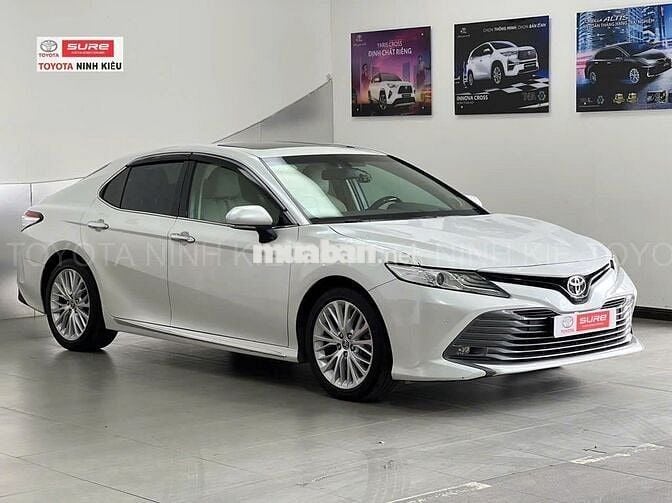 Toyota Camry 2.5Q 2020 - 32.000 km