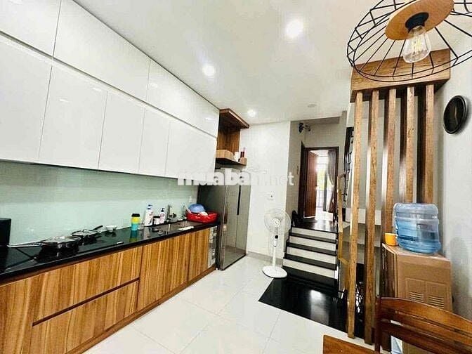 nhà Hẻm 4M tktq.DT:4x14 tret 2lâu st 3PN 3WC 3may lạnh
