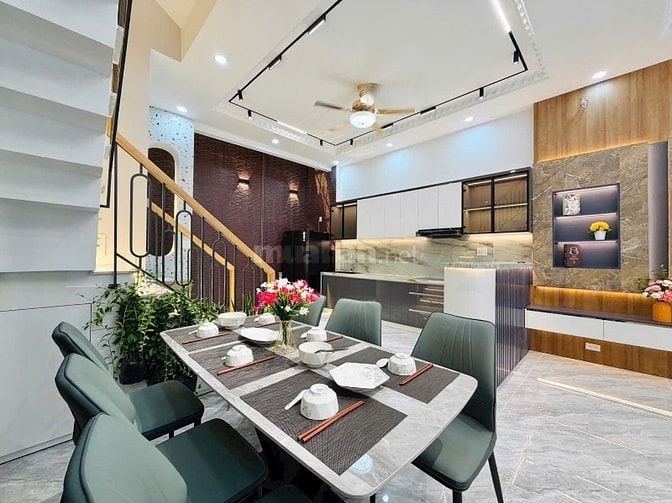 ⭐️Nhà 3 Lầu DT:5,5x11m, tuyệt đẹp Cao cấp hẻm Bùi Quang Là, P12.
