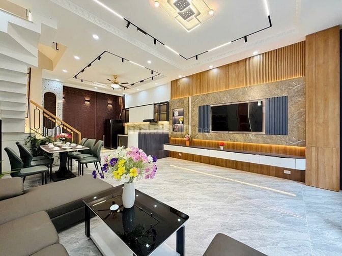 ⭐️Nhà 3 Lầu DT:5,5x11m, tuyệt đẹp Cao cấp hẻm Bùi Quang Là, P12.