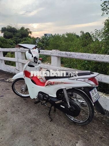 Xe máy SYM Angela màu trắng đỏ