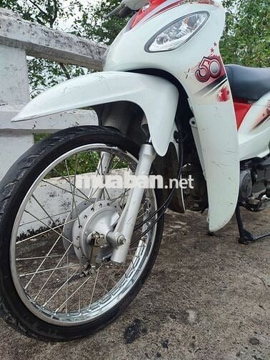 Xe máy SYM Angela màu trắng đỏ