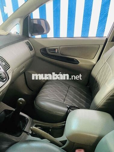 Toyota Innova 2015 2.0E - 250000 km