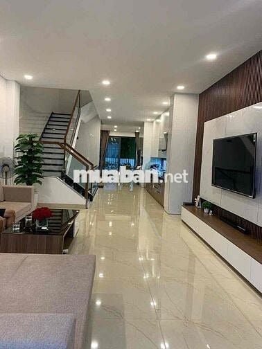 Nhà 3 tầng vị trí kinh doanh Hoà Xuân đường 10,5m