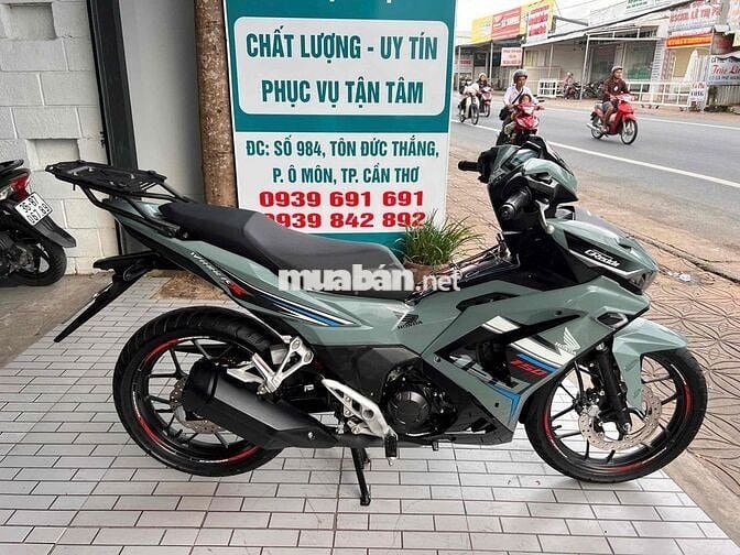Winner V3 2022 xám xi măng như mới.