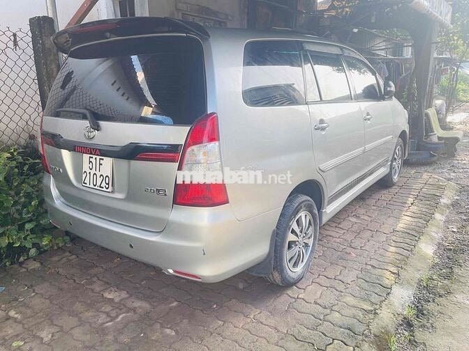 Toyota Innova 2015 2.0E - 250000 km