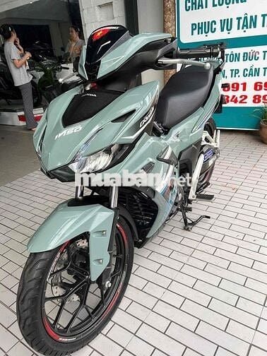 Winner V3 2022 xám xi măng như mới.