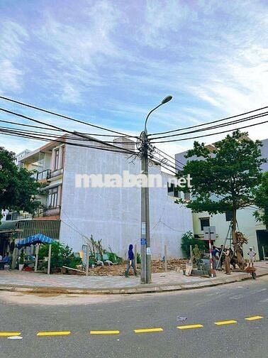 Cần bán lô góc ngã tư đối diện chưng cư Hòa Xuân