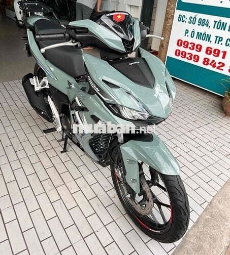 Winner V3 2022 xám xi măng như mới.