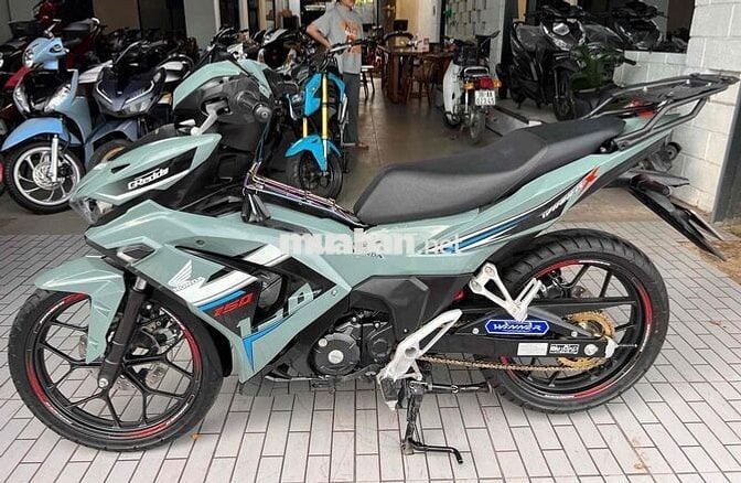 Winner V3 2022 xám xi măng như mới.