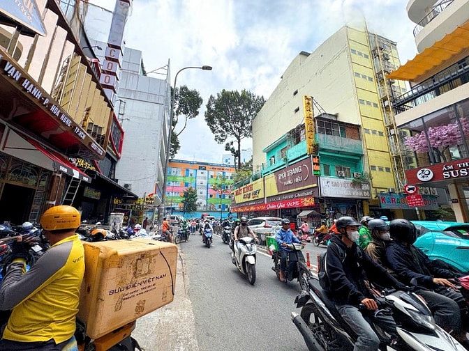 BÁN NHÀ KHÁCH SẠN MẶT TIỀN : 347 SƯ VẠN HẠNH - P. 12 - Q. 10 - TPHCM