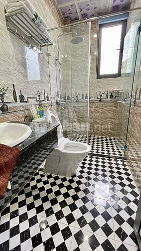 -Cho thuê ngắn hoặc lâu dài nhà Mặt Tiền,mới đẹp nội thất đúng như hìn