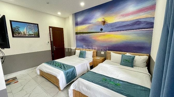 -Cho thuê ngắn hoặc lâu dài nhà Mặt Tiền,mới đẹp nội thất đúng như hìn