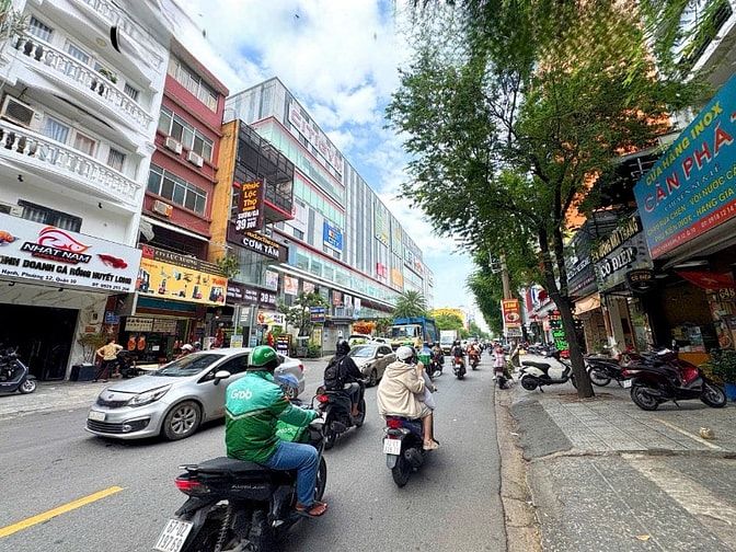 BÁN NHÀ KHÁCH SẠN MẶT TIỀN : 347 SƯ VẠN HẠNH - P. 12 - Q. 10 - TPHCM