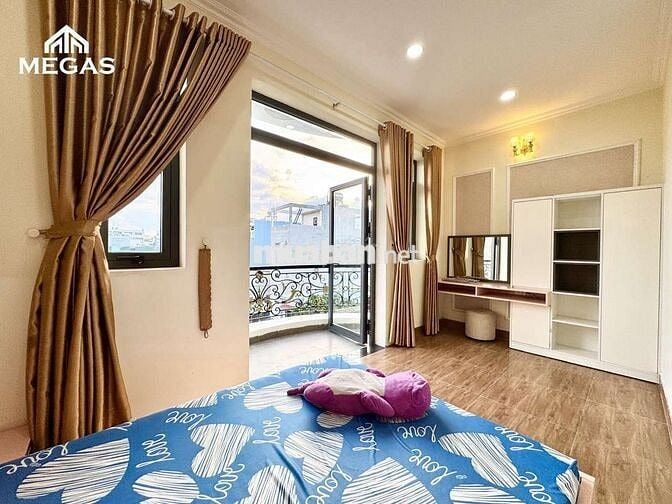 Cho thuê Studio ban công riêng lớn sẵn nội thất