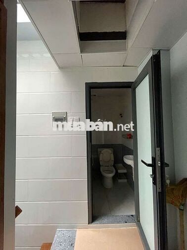 nhà NC 2PN Bến Vân Đồn gần Khánh Hội cầu Camettle đh Ng Tất Thành