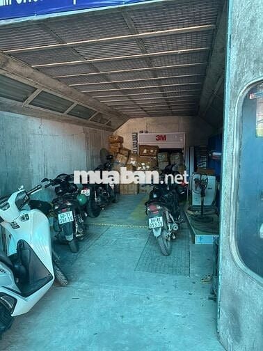 Cho thuê lại gara hoặc sang nhượng cả gara 10x30 ở lê thị hà hóc môn