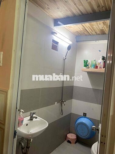 Cho thuê phòng sạch, đẹp, có máy lạnh, có gác, toilet riêng