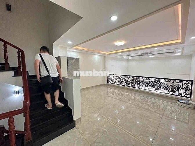 Cho thuê nhà mặt tiền Hoàng Hoa Phám Phúc Đạt