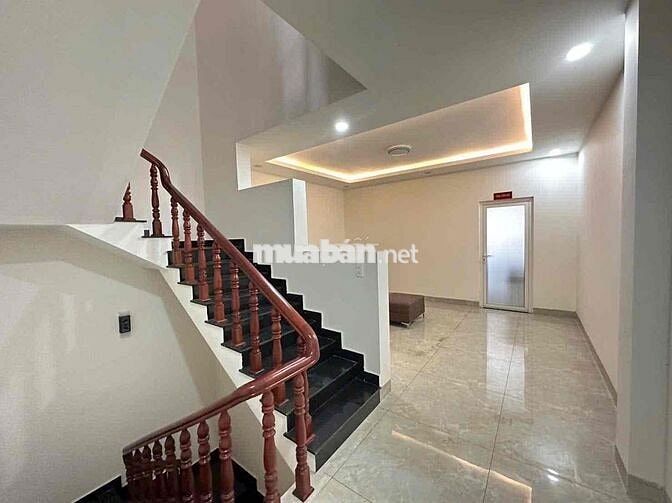 Cho thuê nhà mặt tiền Hoàng Hoa Phám Phúc Đạt