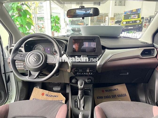Ô tô Suzuki Fronx 2025 màu trắng, 5 chỗ