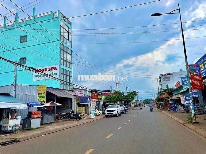 Bán đất 5.5x30 2 mặt tiền nhựa chợ, full thổ cư