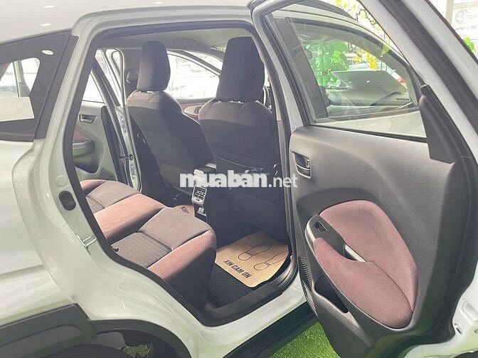 Ô tô Suzuki Fronx 2025 màu trắng, 5 chỗ